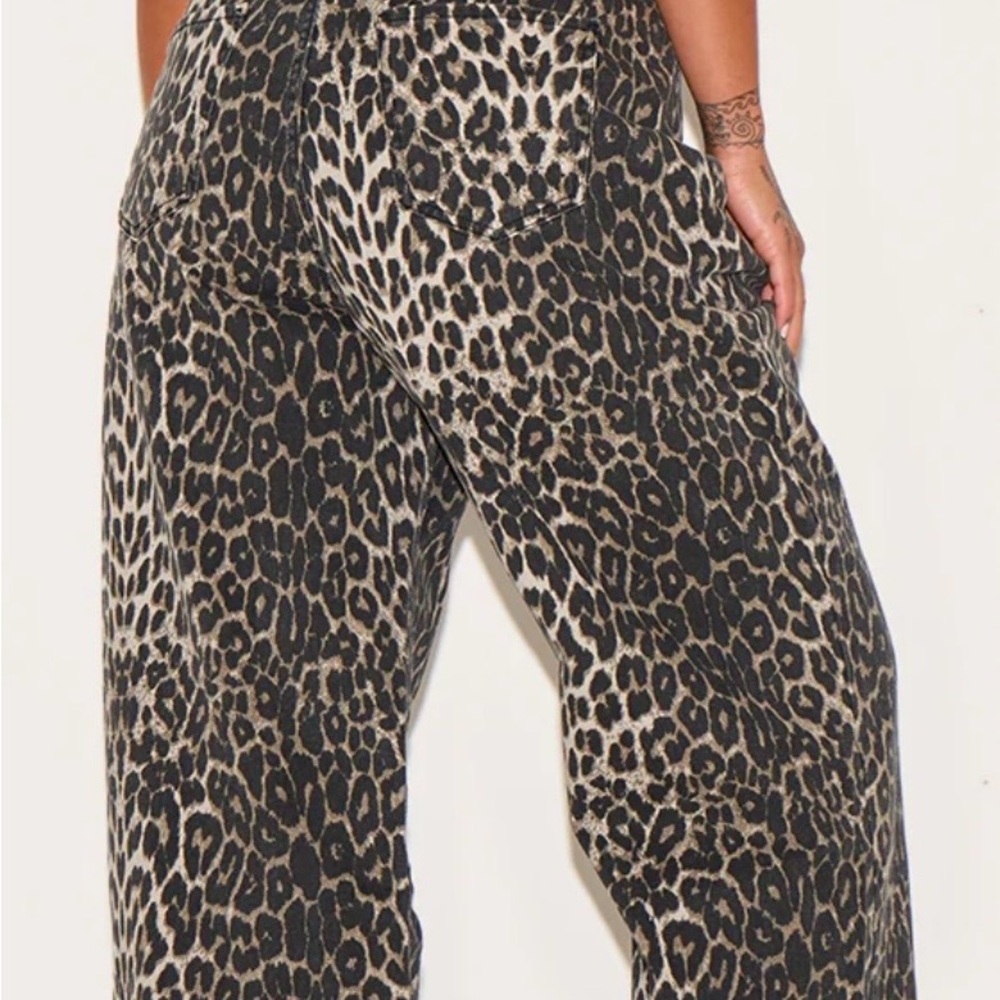 PrettyLittleThing Leopard Print Wide-Leg Pants - Picture 2 of 6